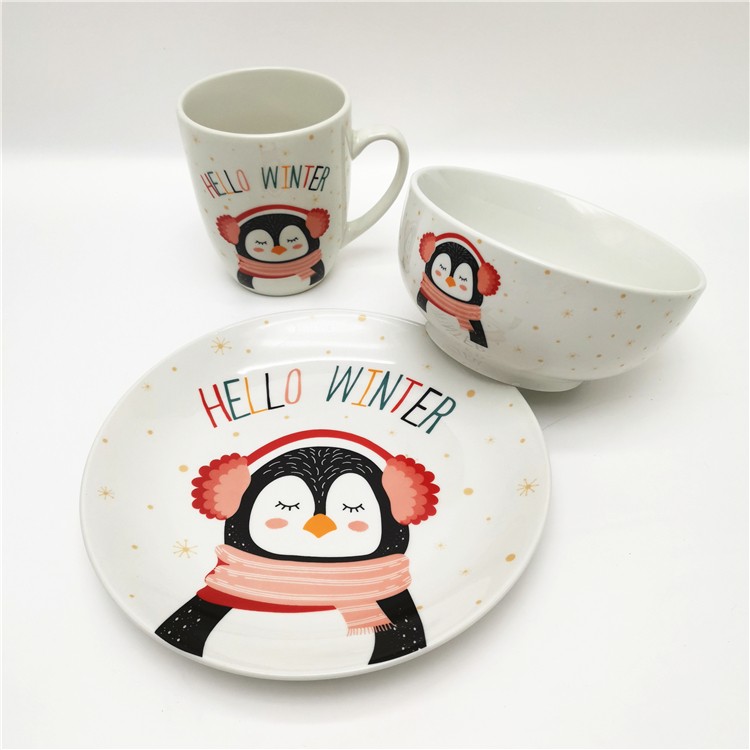 Penguin design dinnerware.jpg