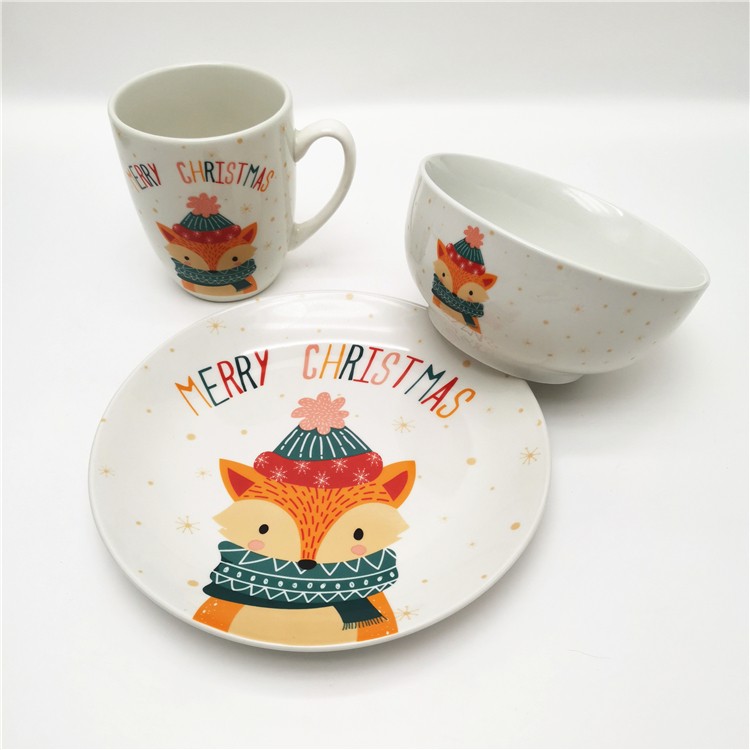 Christmas dinnerware.jpg