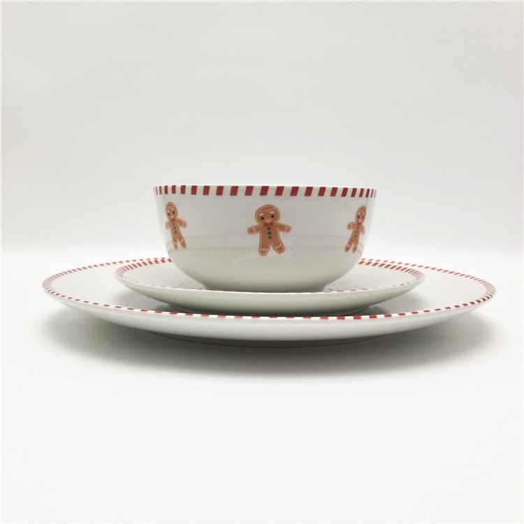 gingerbread dinner set.jpg gingerbread dinner set.jpg
